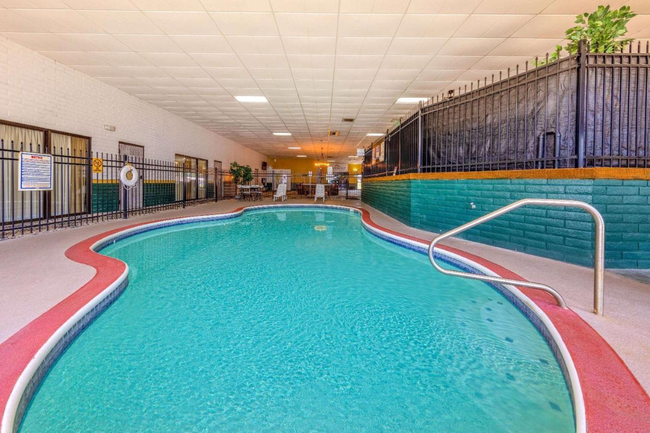 Baymont By Wyndham El Dorado Motel Exterior photo
