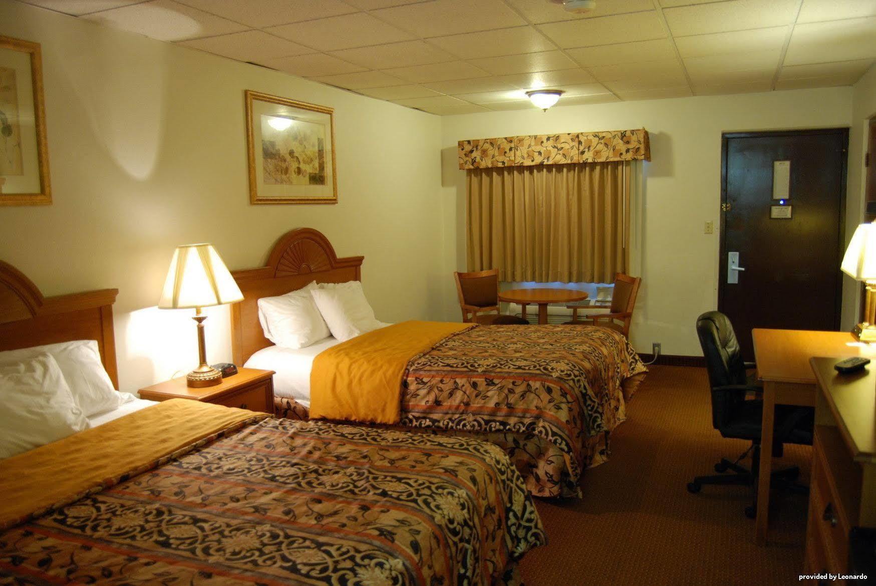 Baymont By Wyndham El Dorado Motel Room photo